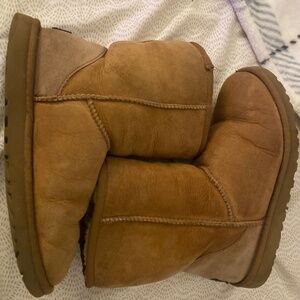 Semi-small Ugg boots size 6/7